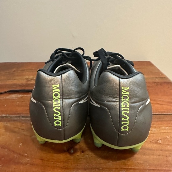 Nike Youth Magista Soccer Cleat Size 7 - Picture 2 of 7